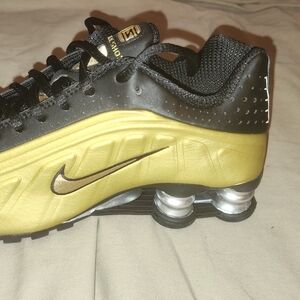 Nike Black and Gold SHOX R4 Used